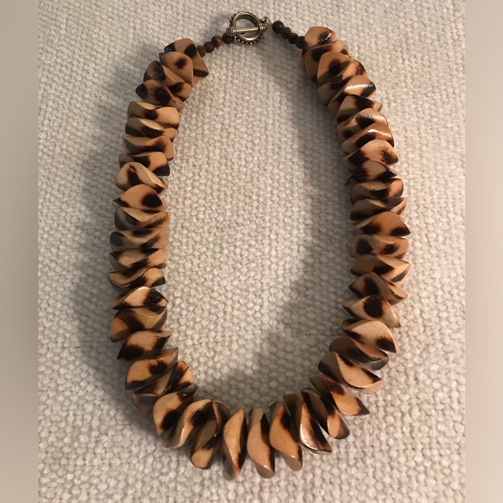 Wood disc necklace